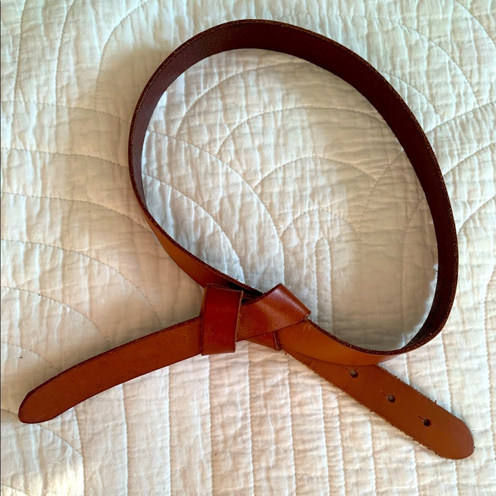 Loft leather knot belt